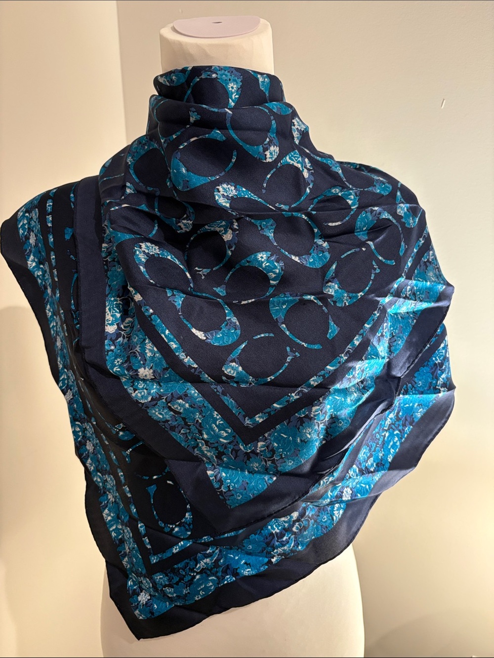 NEW COACH Limited Edition Signature Rose Meadow Print Silk Scarf